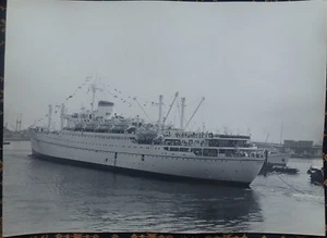 ITALIA S.p.A. di NAVIGAZIONE~VIAGGIO INAUGURALE del TRANSATLANTICO VERDI~AGOSTO~ - Picture 1 of 4
