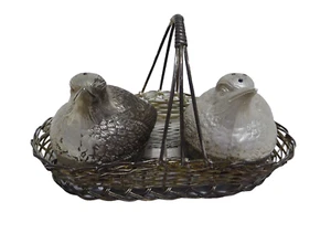 Silver plated birds salt and pepper shakers in basket - Picture 1 of 12