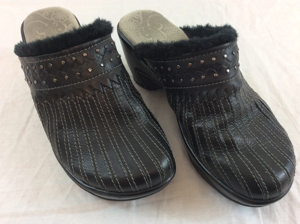 Jambu 女式 7 M 码银色耳钉黑色皮革和模糊毛皮骡子鞋 — 第 1/4 张图片