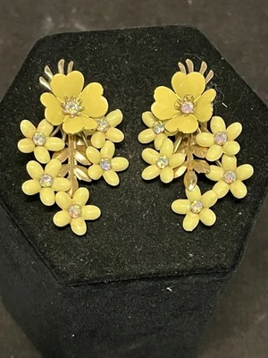 Pendientes de clip vintage Coro floral esmalte amarillo AB estrás 2" Foto 1 de 4