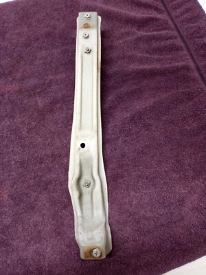 Vintage 1993 GEO METRO XFI RADIATOR SUPPORT HOOD LATCH 1989-94 - Image 1 of 4