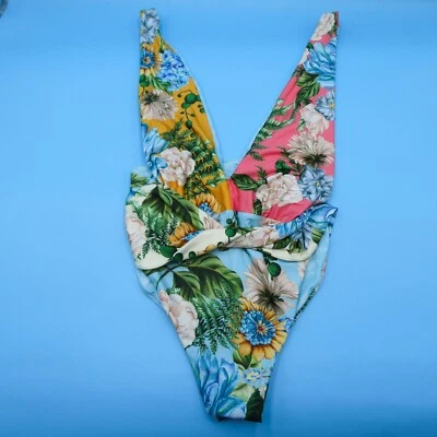 Traje de baño Agua Bendita grande azul floral cuello en V correa ancha una pieza con volantes playa Foto 1 de 4