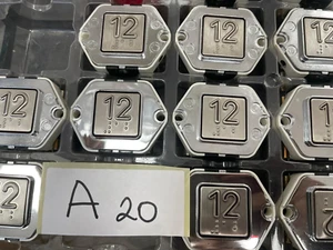 5 Stück Dewhurst No.12 Aufzug Drucktaster C2US 24V - Bild 1 von 3