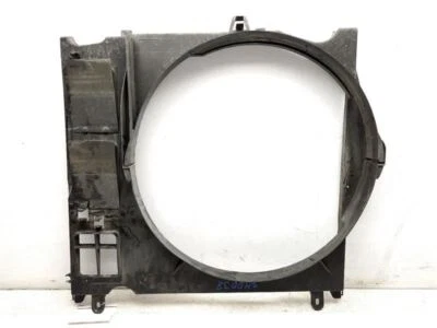 Capa de radiador Infiniti QX56 2004-2010 FABRICANTE DE EQUIPAMENTO ORIGINAL 21476-7S000 - Imagem 1 de 4