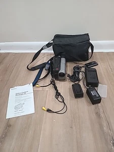 Pacchetto videocamera Sony CCD-TRV11 NTSC Handycam 8 mm e telecomando caricatore  - Foto 1 di 13