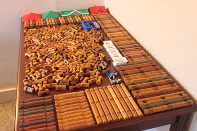 Lincoln Logs HUGE Lot 401 Pieces Vintage Roofs Windows TONS of Different Pieces - Image 1 of 4