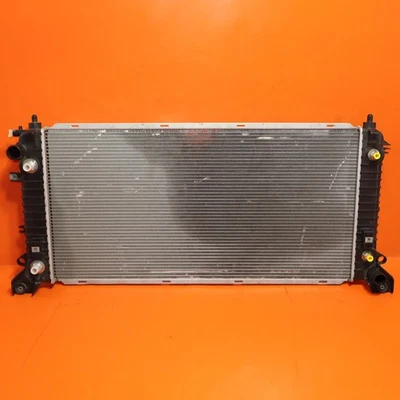 Radiador Chevrolet Tahoe Silverado1500 GMC Yukon 2014 2015 2016 84207654 OEM Foto 1 de 4