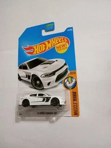New For 2016 Hot Wheels Muscle Mania White '15 Dodge Charger SRT With Dings - Picture 1 of 1