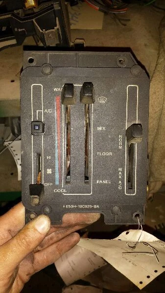 Control de temperatura con CA instalado de fábrica se adapta a 85-87 TEMPO 33748 Foto 1 de 1