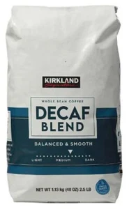 Kirkland Signature ENTKOFFEINIERTE MISCHUNG GANZE BOHNE Kaffee MITTELBRATEN 2,5 Pfund Tasche - Bild 1 von 5