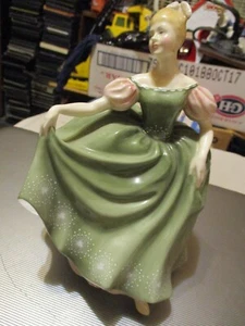 Royal Doulton Figur ""Michele"" 1966 Nummer HN 2234 neuwertig - Bild 1 von 8