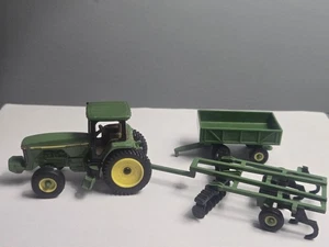 ERTL John Deere 8200 2WD Tractor 1/64 Scale. With 2 Attachments! - Picture 1 of 8