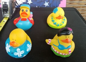 💥 Rubber Duck Lot Of 4 Rare ducks! Nice quackery bath toy BIN B - Picture 1 of 6
