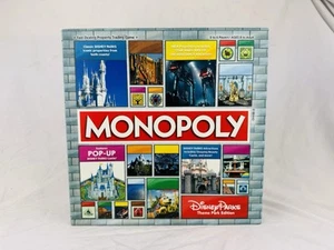 Disney Parks Monopoly Magic Kingdom Castello Pop-Up Edizione Parco a Tema NO GETTONI - Foto 1 di 5