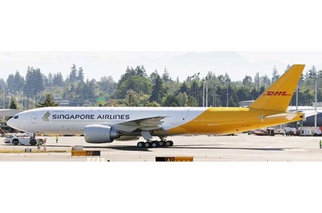 SA4SIA011A JC Wings 777-200F 1/400 Model 9V-DHA Singapore Airlines - Image 1 of 1