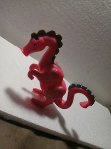 1974 Vintage Fisher Price Little People Castle Pink Dragon #993 Articulated. - Bild 1 von 4