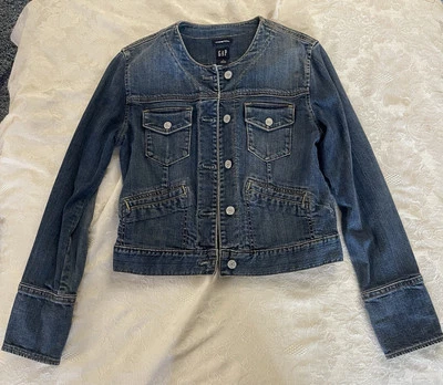 Chaqueta vaquera Gap elástica sin cuello lavado medio para mujer talla pequeña 4 bolsillos Foto 1 de 4