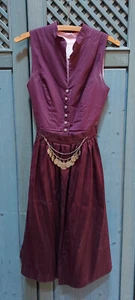 Silk & Pearls Dirndl Gr. 32 weinrot Hochgeschlossen Kette Schürze mit Schließe - Bild 1 von 4
