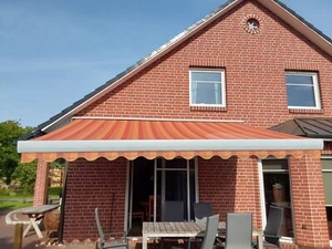 Markise, elektrisch, Fernbedienung, 3,50m x 4,00m, Stoff, Orangetöne gestreift - Bild 1 von 7