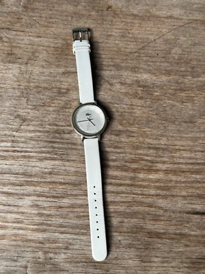Reloj analógico Lacoste LC.33.1.14.2349 esfera plateada correa de cuero blanco Foto 1 de 4