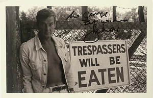 James Bond : Roger Moore - Signed Autograph Promo Postcard Photo COA - Picture 1 of 6