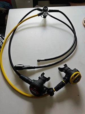 Mares Lungenautomat 1. und 2 Stufe mit Finimeter - Bild 1 von 4