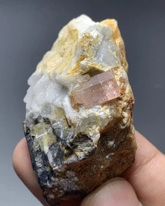 Muestra de cristal terminado con topacio Katlang natural de 42 gm de Katlang Pakistán  - Imagen 1 de 13