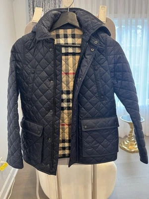 Jaqueta acolchoada Burberry Kids Copford preta 12 anos preparação clássica leve  - Imagem 1 de 4
