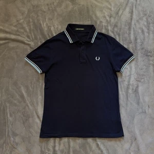 Fred Perry Poloshirt - Gr. M - Dunkelblau - perfekter Zustand - wie Neu - Bild 1 von 3