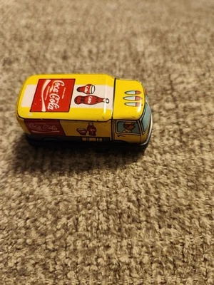 Pequeño camión de reparto Coca-Cola vintage de metal de 2" juguete antiguo RARO Foto 1 de 4