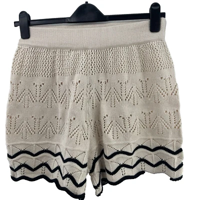 Pantalón Corto Michelle Keegan Crochet, Talla M, Crema/Negro, PVP £28 Foto 1 de 4
