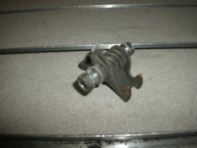 Suzuki TS75, TM75, miniciclo, vintage, trava de assento, gancho de assento - Imagem 1 de 2