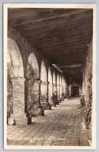 Tarjeta postal RPPC Arched Passageway Mission San Juan Capistrano California c1930 - Imagen 1 de 2