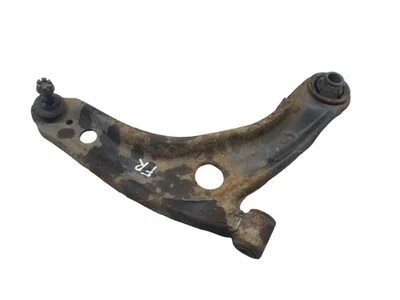 Brazo de control inferior Wishbone off side delantero derecho Toyota Yaris 1.4 diésel 2015   Foto 1 de 3