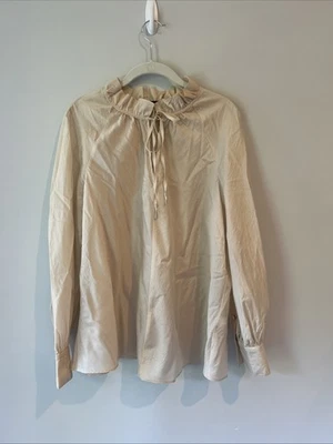 Blusa Top Romántica Coqueta Banana Republic Beige Cuello Volantes Semi Transparente L Foto 1 de 4
