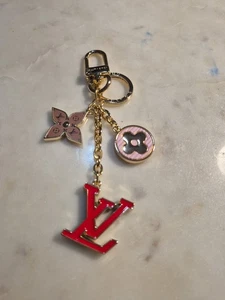 Louis Vuitton Monogramm Fleur Springstreet Schlüsselanhänger/Taschenanhänger 3 Charms - Bild 1 von 3