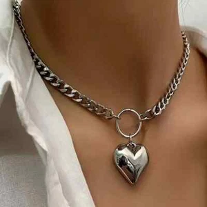 Collana con ciondolo cuore in acciaio inox stile punk vintage argento moda donna - Foto 1 di 3
