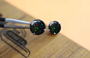 Pendientes de plata de ley 925 chapados en oro de 14 quilates con forma redonda de 6 mm - Imagen 1 de 8
