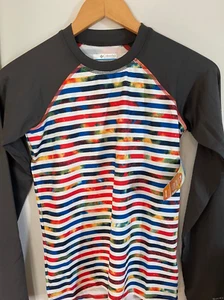Columbia Boys' Sandy Shores Printed Ls Sunguard Wildfire Tie Dye Stripe/Shark - Picture 1 of 2
