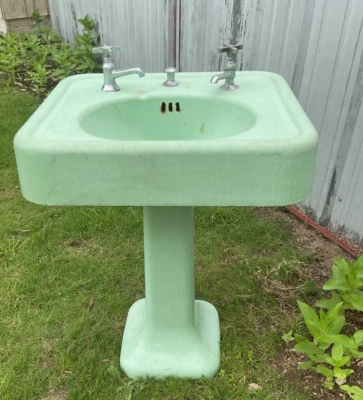 Antiguo fregadero de pedestal de porcelana verde de hierro fundido vintage con grifos Foto 1 de 4
