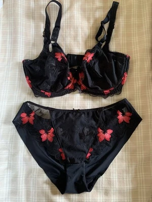 Fantasie Black/Red Set Underwired Bra Size 32DD Knickers Size Small - Image 1 of 4