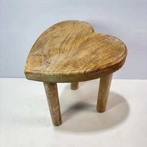 MILKING STOOL 3 Legged Heart Shaped Seat Approx 12" x 10" 1.5kg Shaker Style - Picture 1 of 13