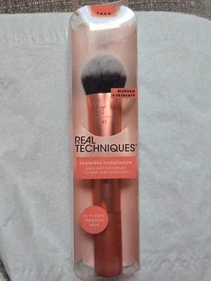 Cepillo facial sin costuras Real Techniques nº 241 Foto 1 de 4