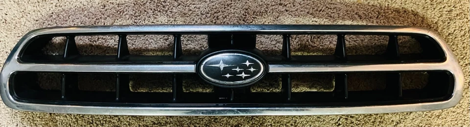 Parrilla superior Subaru Outback 2000-2002  Foto 1 de 2