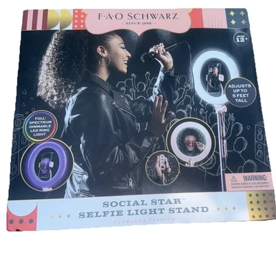 FAO SCHWARZ SOCIAL STAR SELFIE LIGHT STAND PINK UP TO 5 FEET TALL C4 9645 - Image 1 of 3