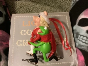 On Frozen Pond Miss Piggy and Kermit 2003 adornos de Navidad  - Imagen 1 de 7