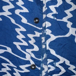 Vintage SOVEREIGN CODE Blue and white wavy lines men's print Size L rayon shirt - Picture 1 of 5