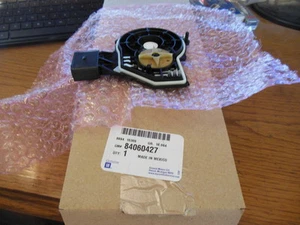 OE GM 84060427 Wiper Motor Cover For Some 13 - 17 Enclave, Traverse & Acadia  - Picture 1 of 1