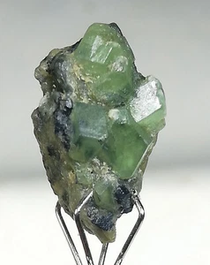 6 CARATS BAJAWAR MINE GREEN NATURAL GARNET MINERAL PAKISTAN (L-11), - Picture 1 of 11