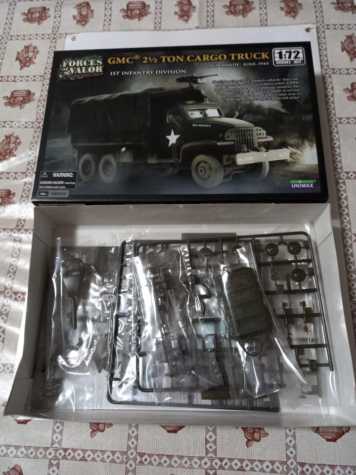 FORCES OF VALOR GMC 2,5 TON CARGO TRUCK 1:72 Model Kit. Modellino da costruire. - Immagine 1 di 1